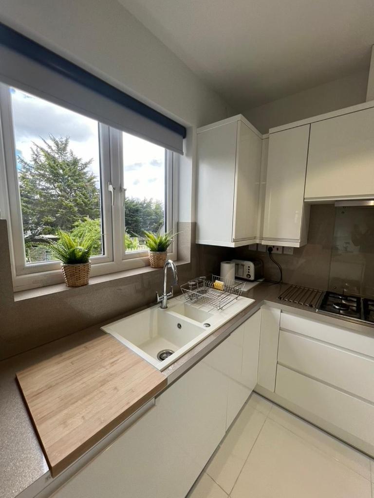 Zenobia London Luxury Apartment Finchley