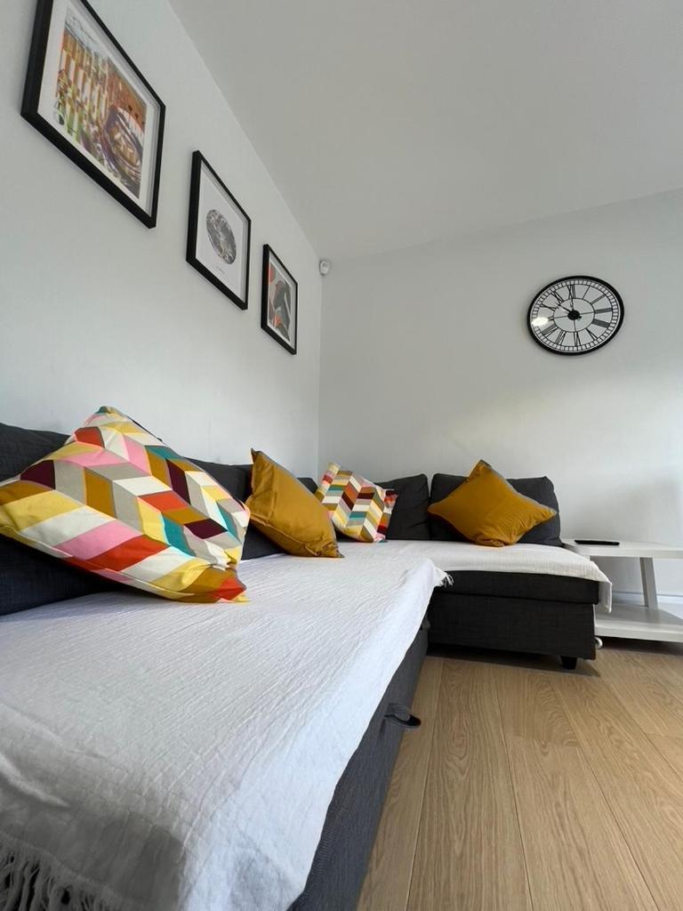 Zenobia London Luxury * Finchley