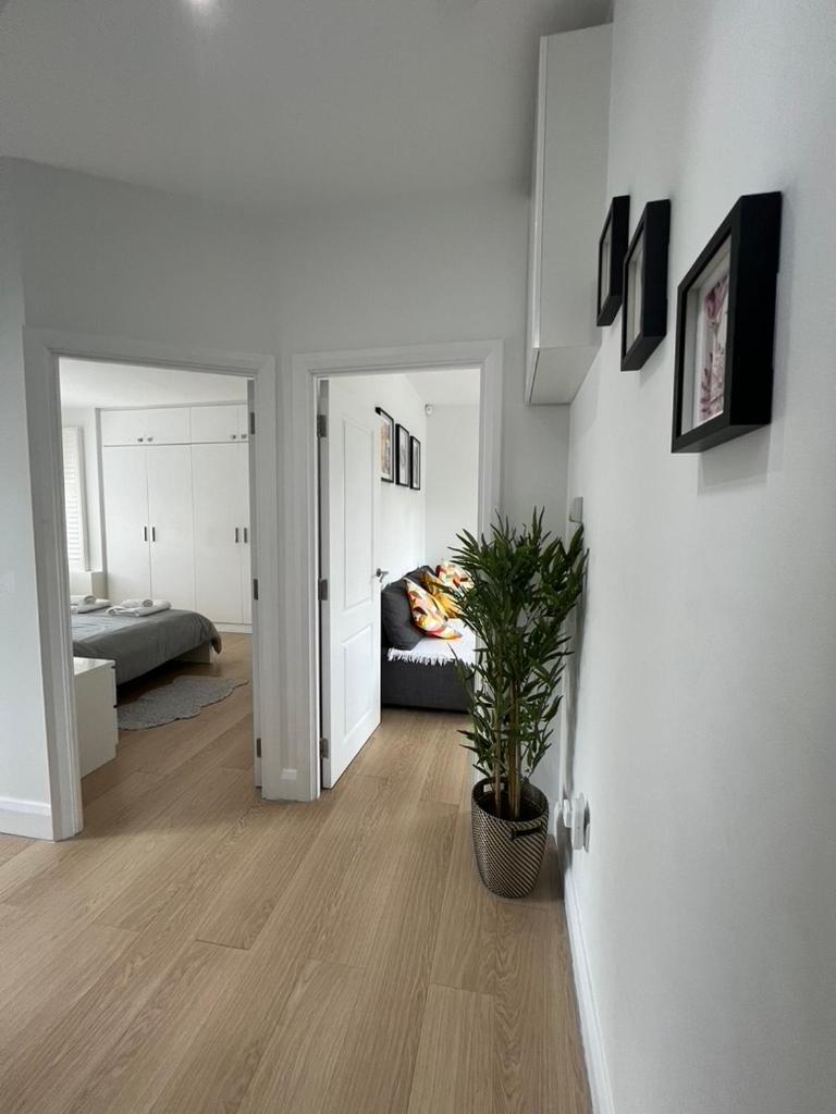 Zenobia London Luxury * Finchley