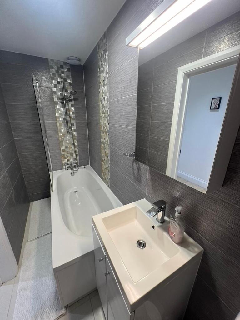 Zenobia London Luxury Finchley