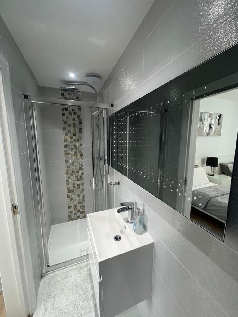Zenobia London Luxury Apartment *