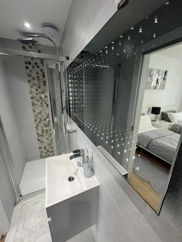 Zenobia London Luxury Apartment Finchley