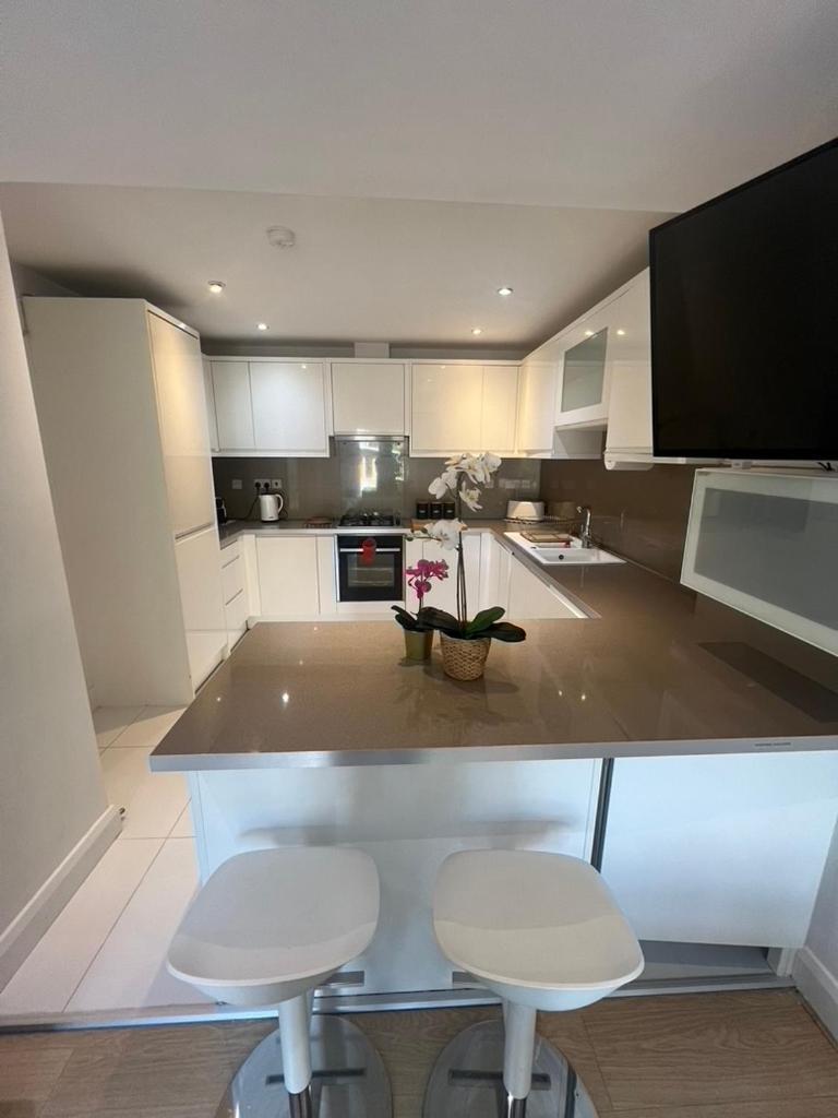 Zenobia London Luxury Apartment Finchley