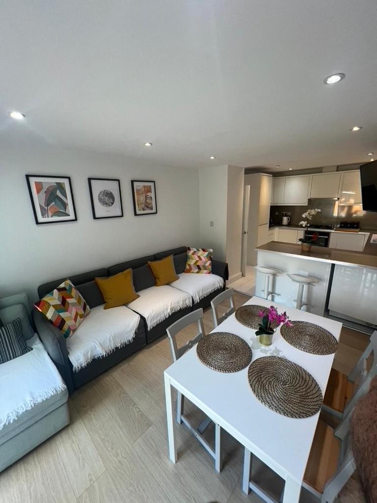 Zenobia London Luxury Apartment