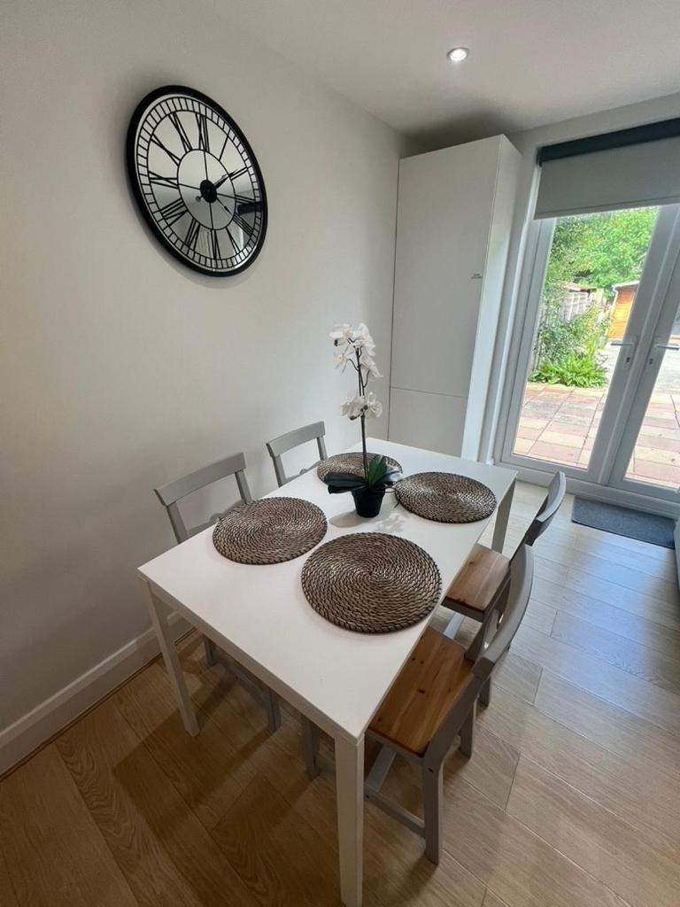 Zenobia London Luxury Apartment Finchley