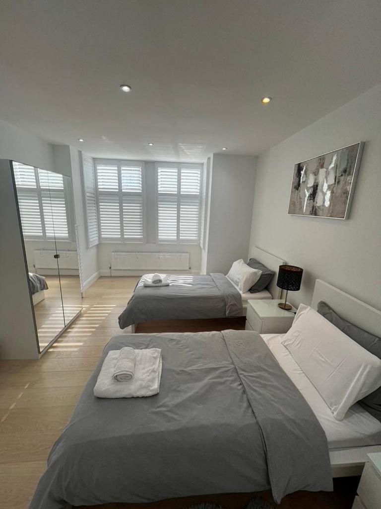 Zenobia London Luxury *
